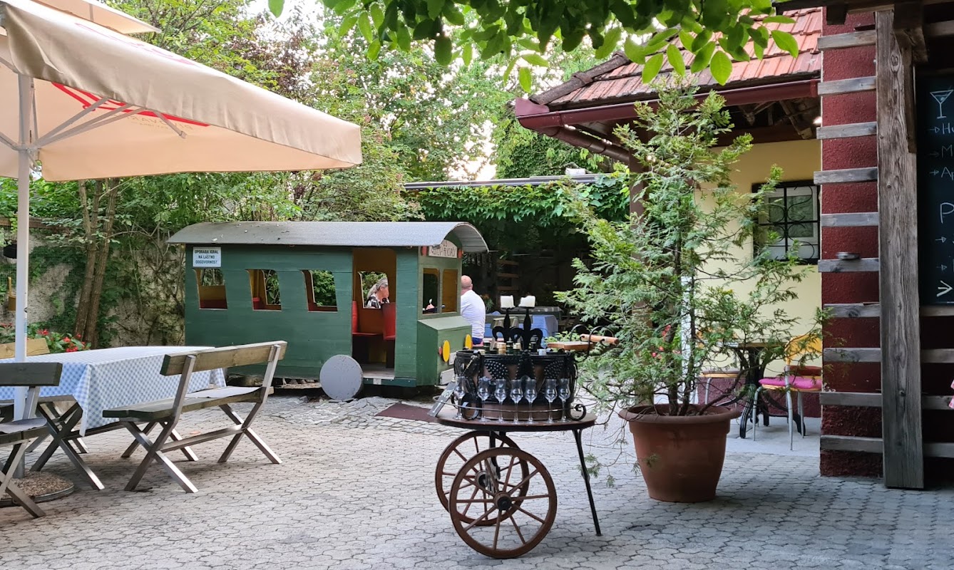 Camper Stop — Cesta II. grupe odredov 82 - Foto 7